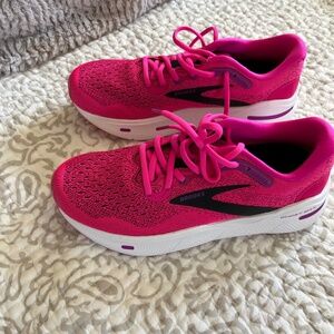 Women’s Sz 9.5 Med (B) Brooks Ghost Max Sneaker